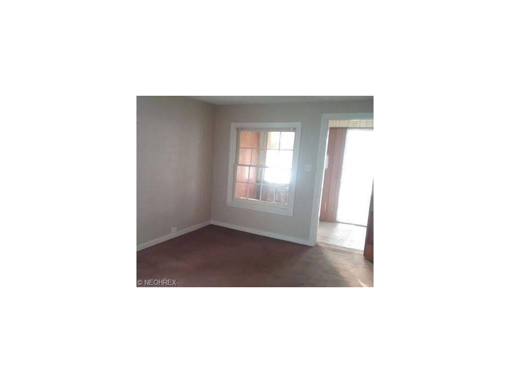 1561 172 St