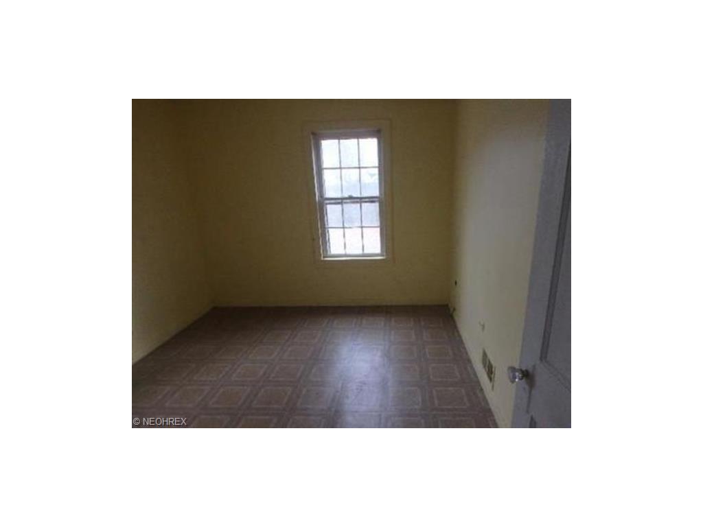 1561 172 St
