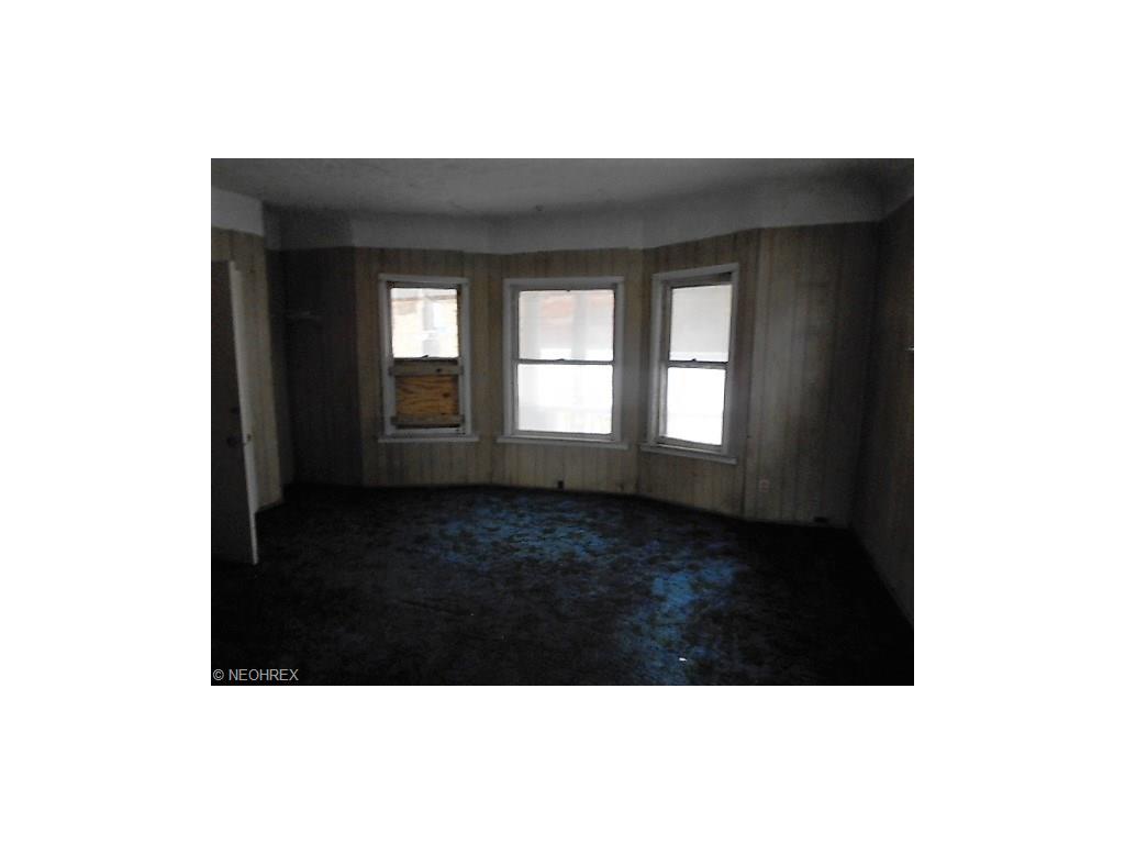 1144 La Croix Ave