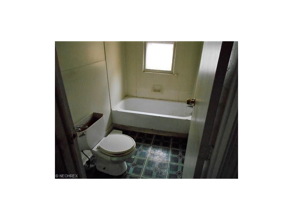 1144 La Croix Ave