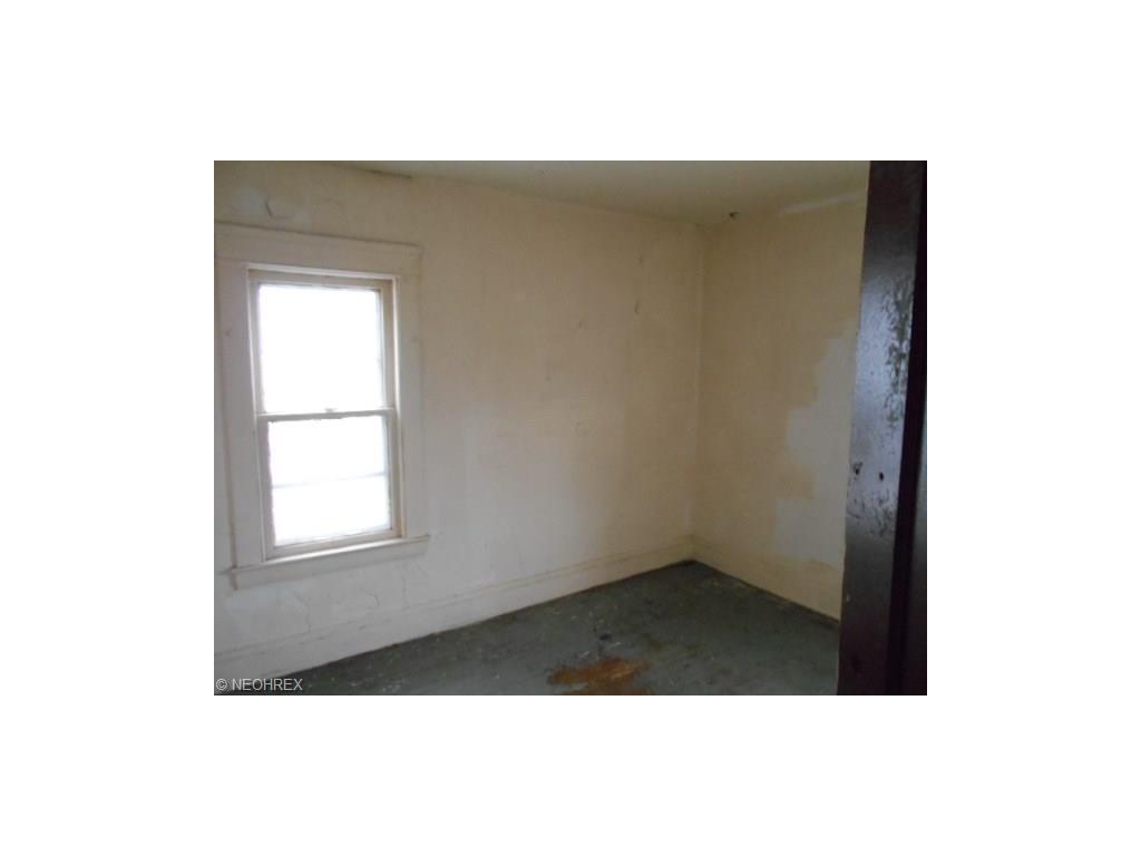 1144 La Croix Ave