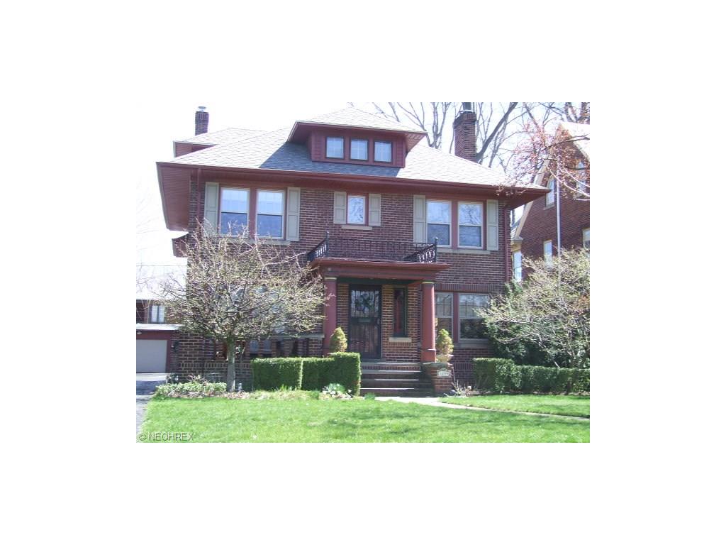 1099 Kenneth Dr, Lakewood OH 44107