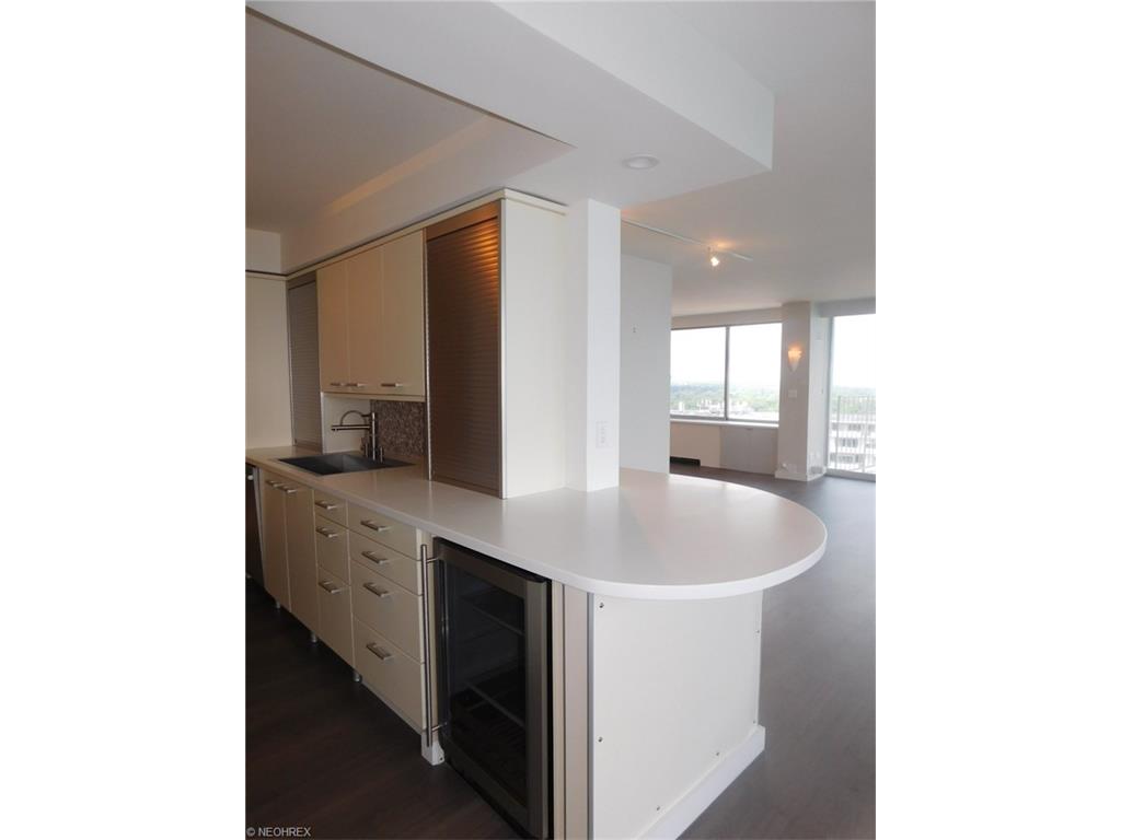 For Sale: 12700 Lake Ave #2706 Lakewood, OH 44107