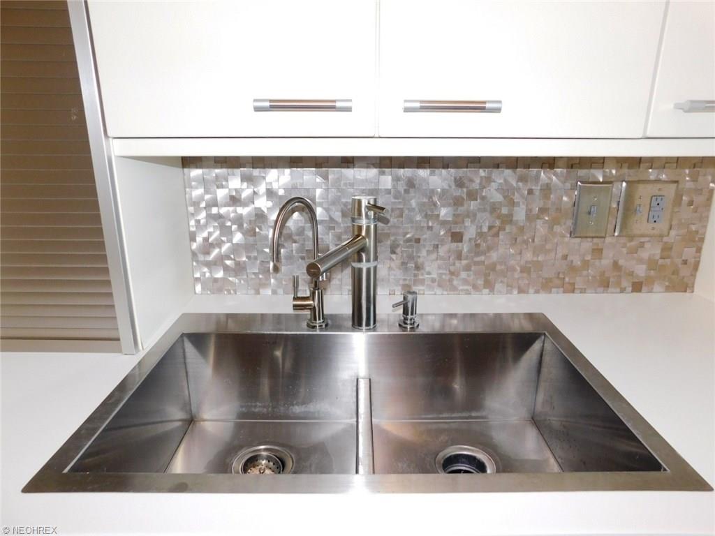 For Sale: 12700 Lake Ave #2706 Lakewood, OH 44107