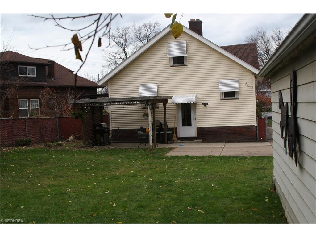 1945 Creston Ave, Cleveland OH 44109