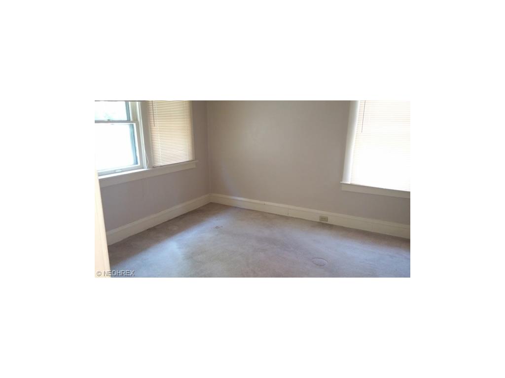 For Sale: 2711 Roanoke Ave Cleveland, OH 44109