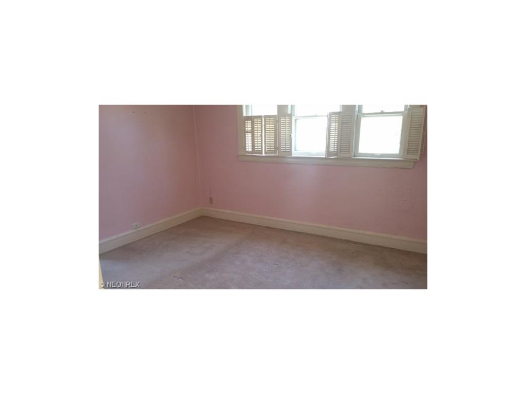 For Sale: 2711 Roanoke Ave Cleveland, OH 44109