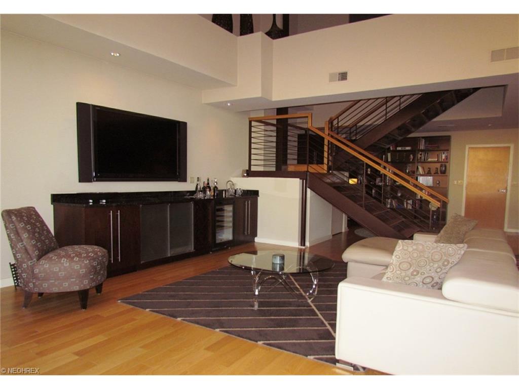 701 W Lakeside Ave #APT PH-2A/1302, Cleveland OH 44113