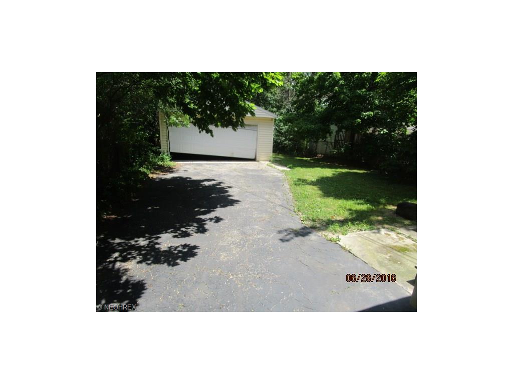 For Sale: 2213 Jackson Blvd Cleveland, OH 44118