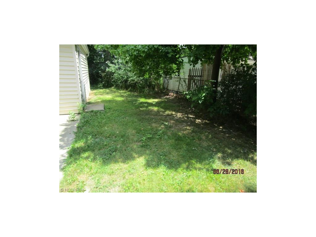 For Sale: 2213 Jackson Blvd Cleveland, OH 44118