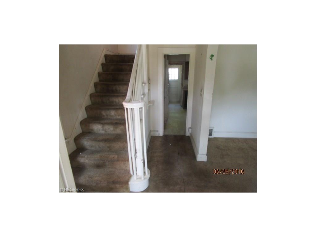 For Sale: 2213 Jackson Blvd Cleveland, OH 44118