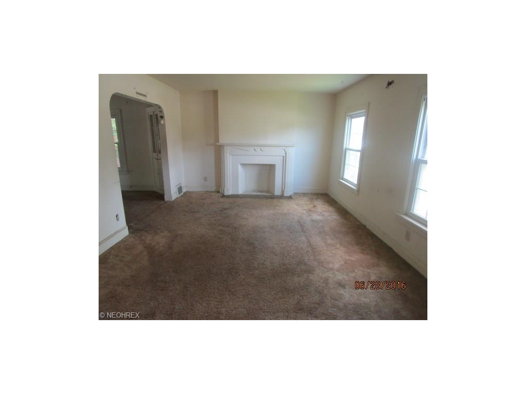 For Sale: 2213 Jackson Blvd Cleveland, OH 44118