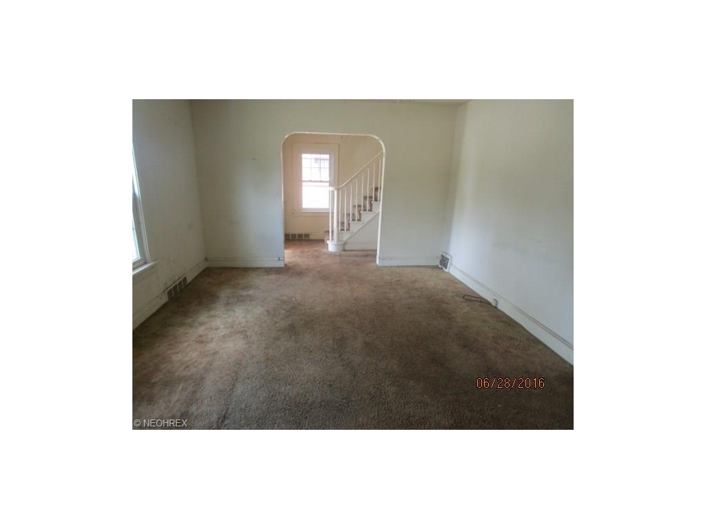 For Sale: 2213 Jackson Blvd Cleveland, OH 44118