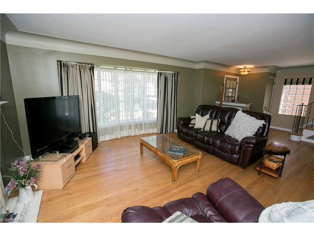 For Sale: 2540 Milton Rd Cleveland, OH 44118