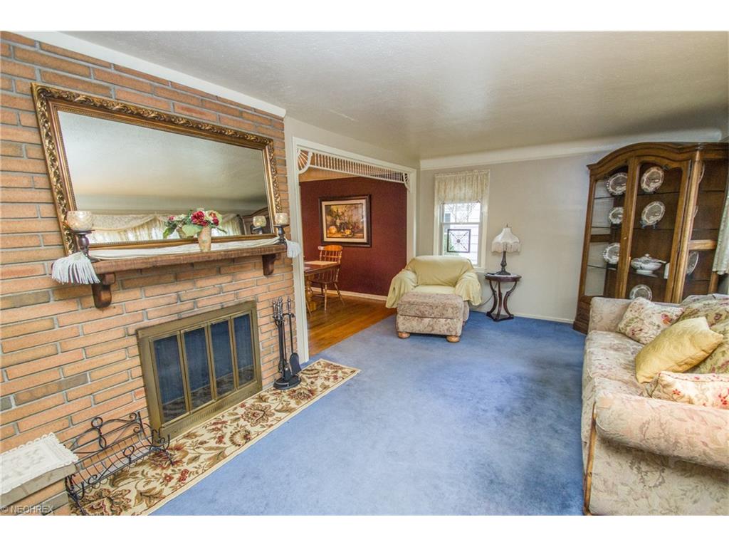 1627 Lyndhurst Rd