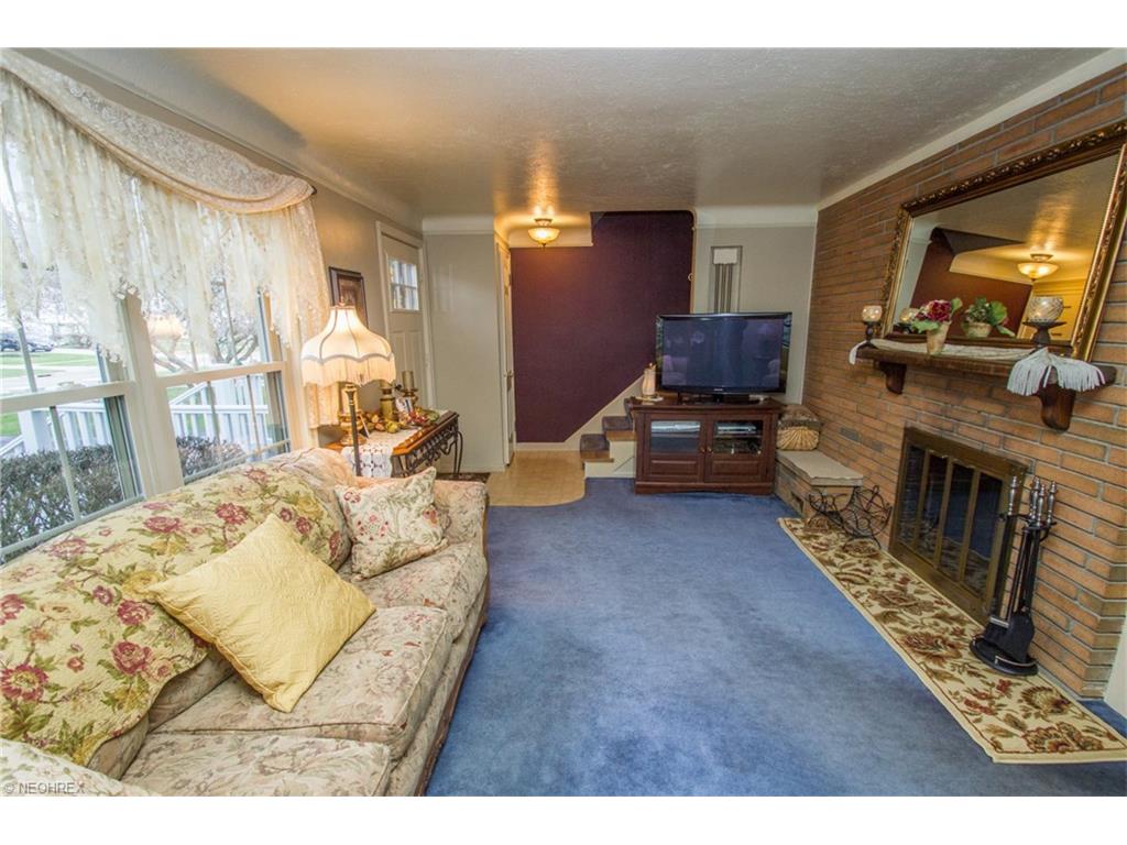 1627 Lyndhurst Rd