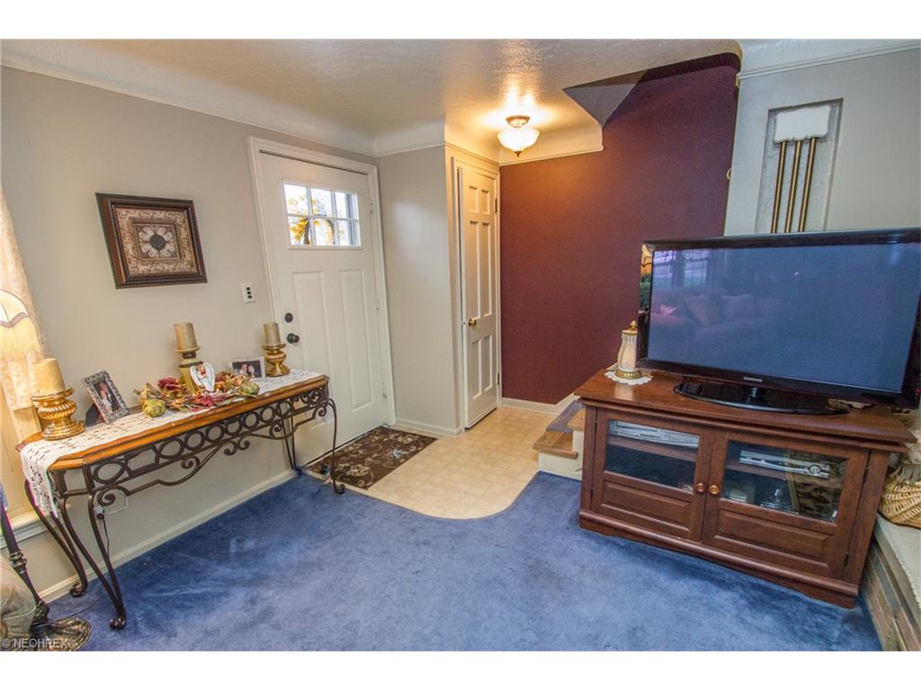 1627 Lyndhurst Rd