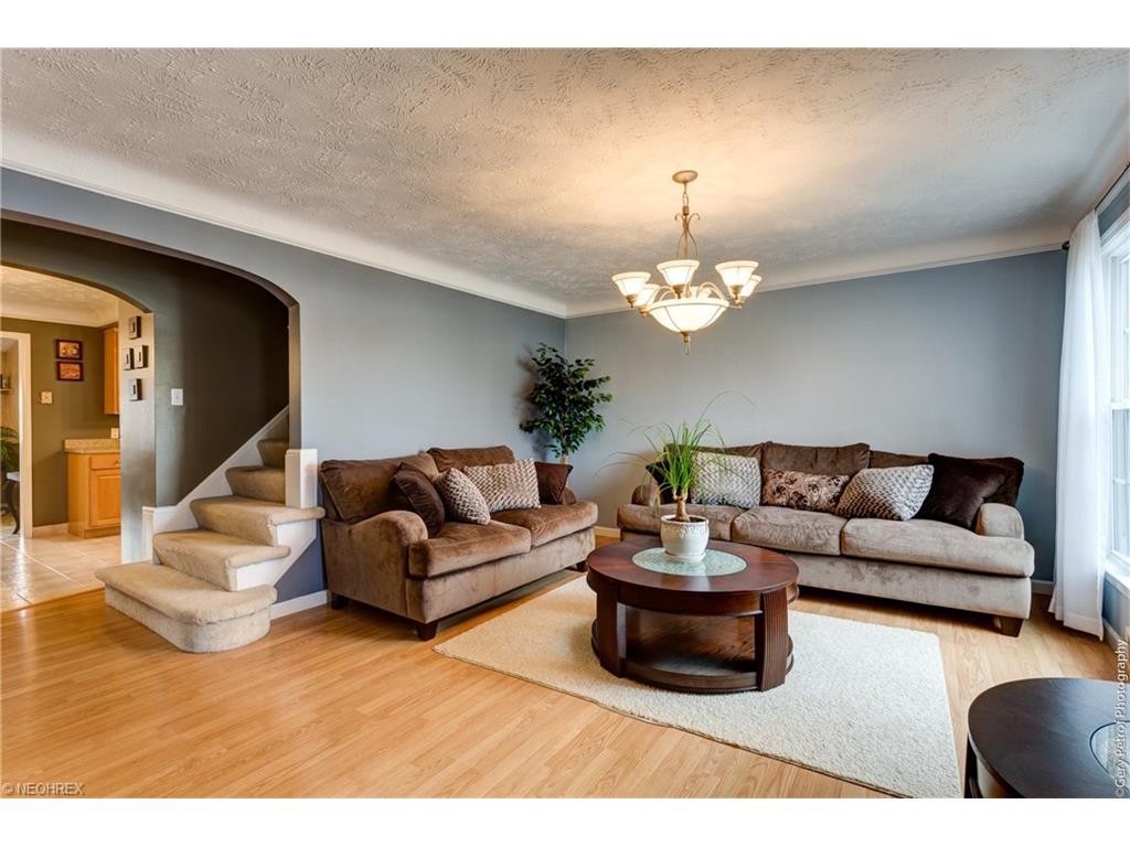 1271 Iroquois Ave
