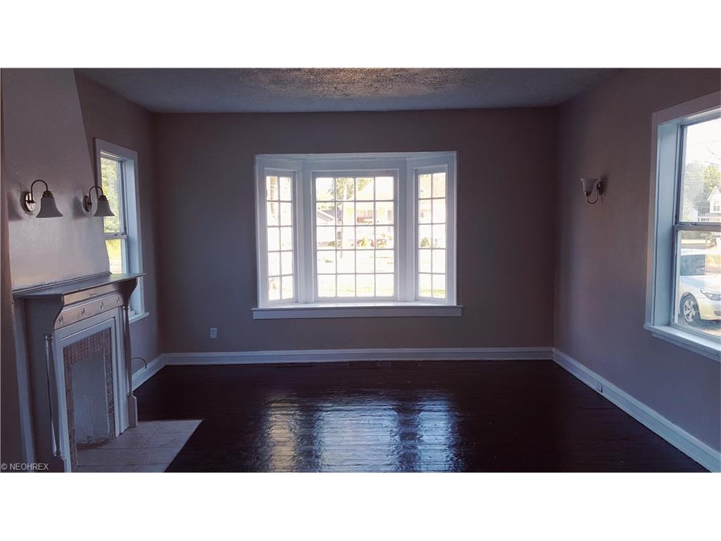 For Sale: 14117 Cranwood Pk Park Cleveland, OH 44125
