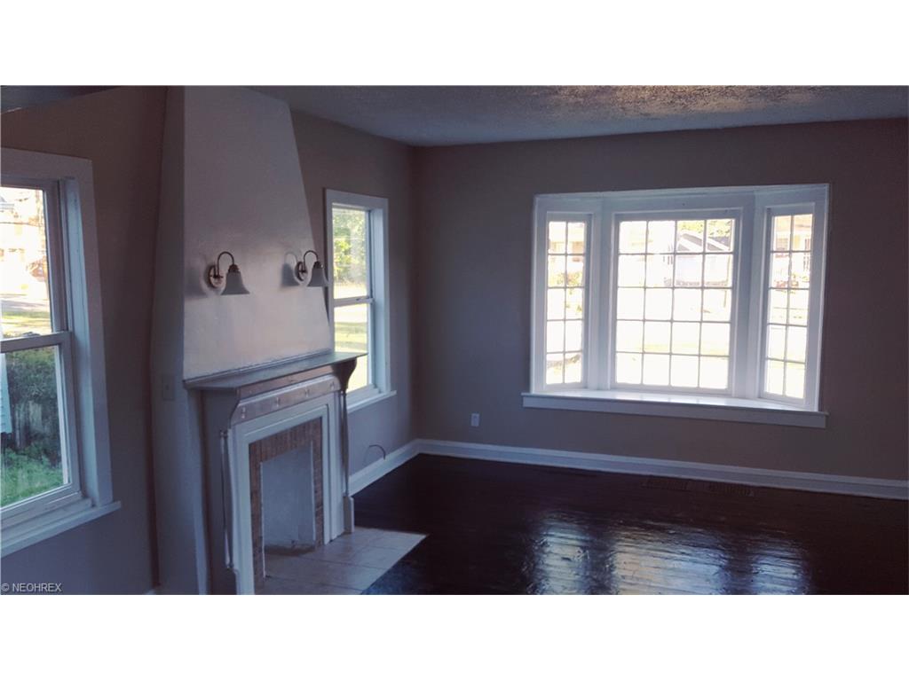 For Sale: 14117 Cranwood Pk Park Cleveland, OH 44125
