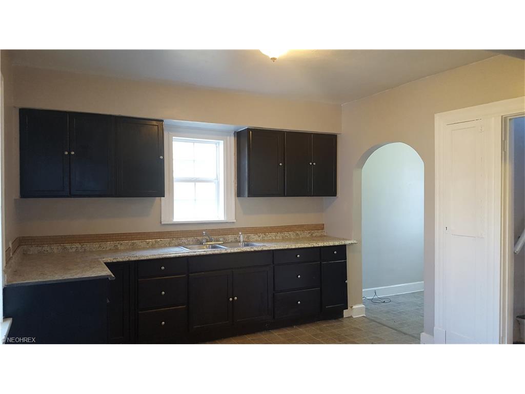 For Sale: 14117 Cranwood Pk Park Cleveland, OH 44125