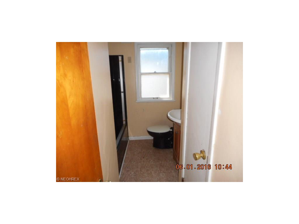For Sale: 8328 Band Dr Cleveland, OH 44125