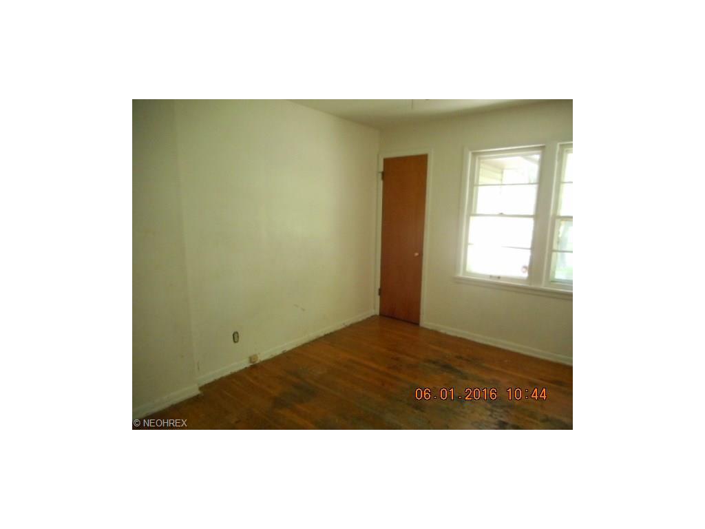 For Sale: 8328 Band Dr Cleveland, OH 44125