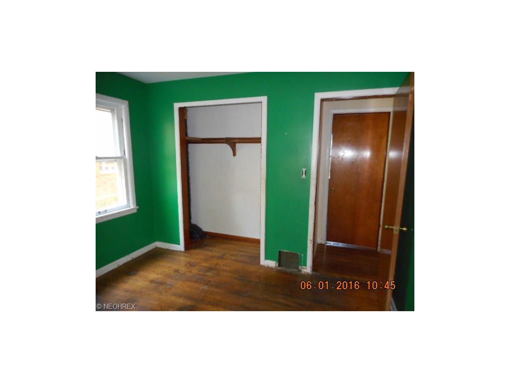 For Sale: 8328 Band Dr Cleveland, OH 44125