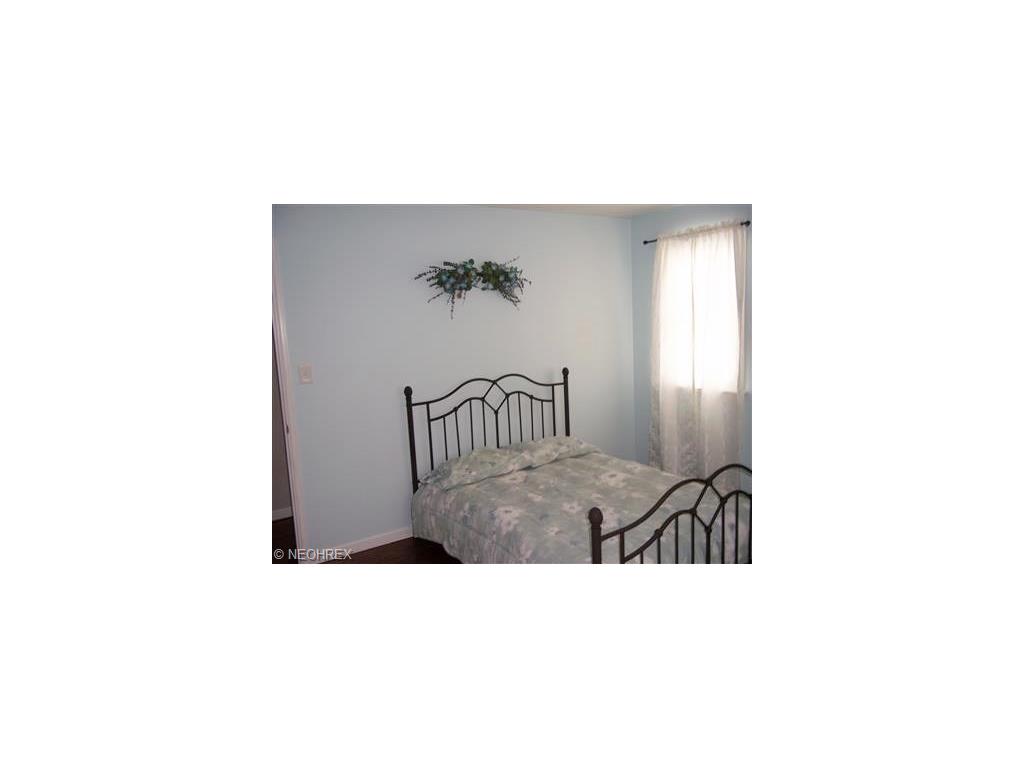 For Sale: 16635 Elderdale Dr Cleveland, OH 44130