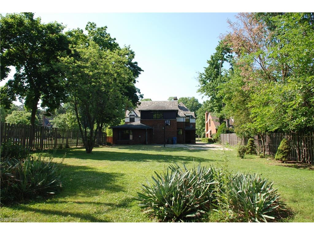 For Sale: 8864 Elsmere Dr Cleveland, OH 44130