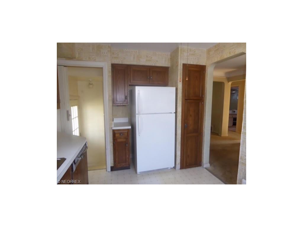 For Sale: 27135 Forestview Ave Euclid, OH 44132