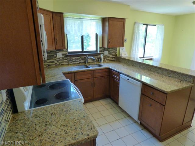 16507 S Red Rock Dr, Strongsville OH 44136