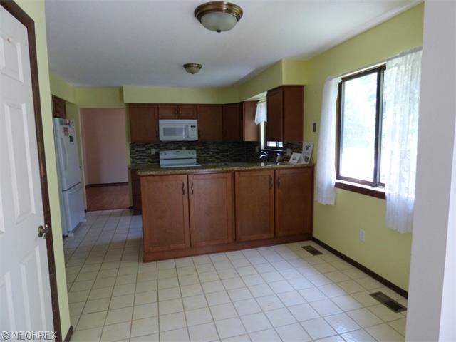 16507 S Red Rock Dr, Strongsville OH 44136