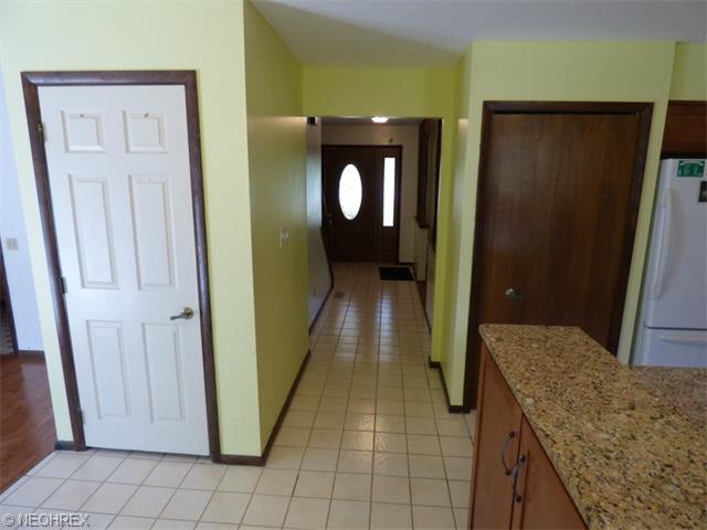 16507 S Red Rock Dr, Strongsville OH 44136