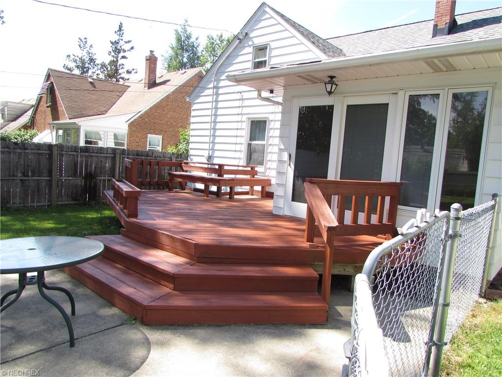 For Sale: 17518 Maple Heights Blvd Maple Heights, OH 44137