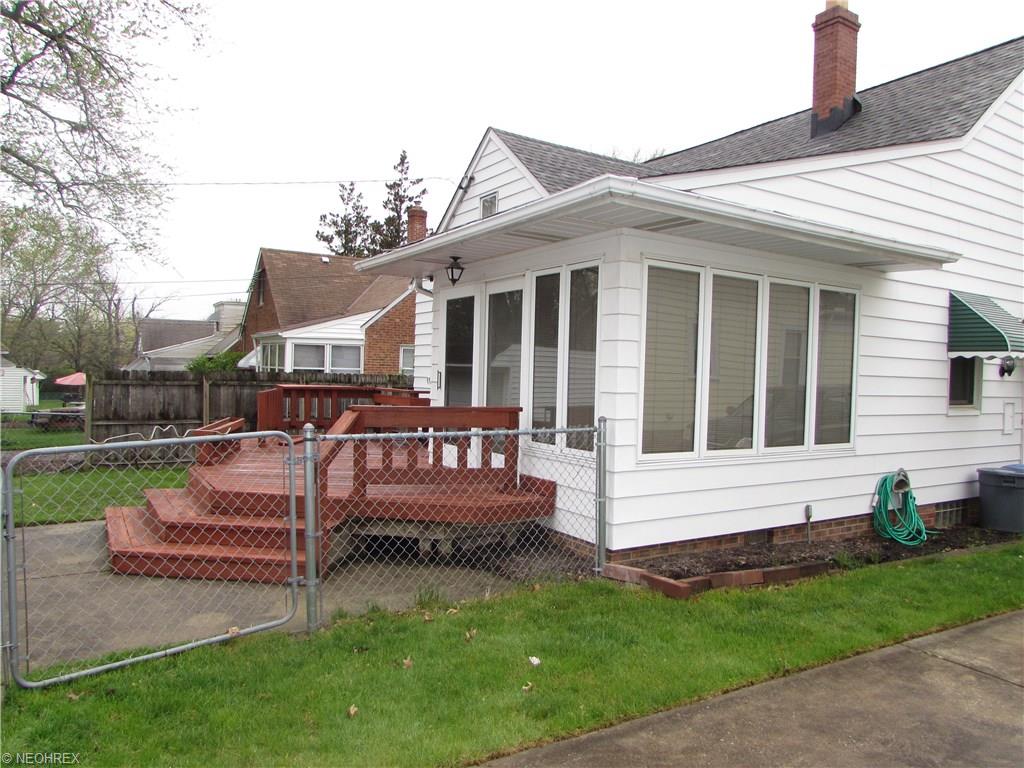 For Sale: 17518 Maple Heights Blvd Maple Heights, OH 44137