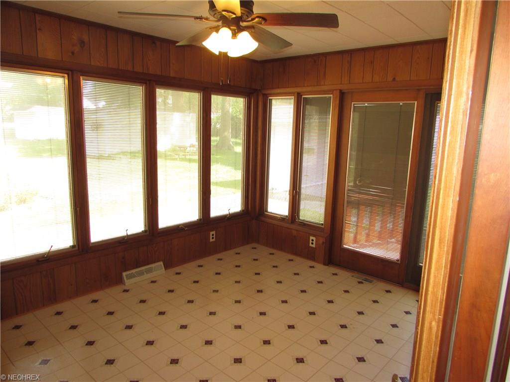 For Sale: 17518 Maple Heights Blvd Maple Heights, OH 44137