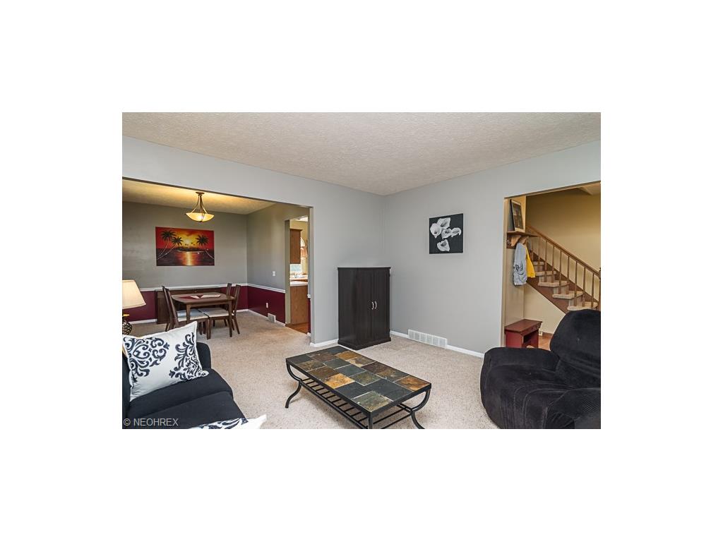 For Sale: 7314 Valeside Ln Olmsted Falls, OH 44138
