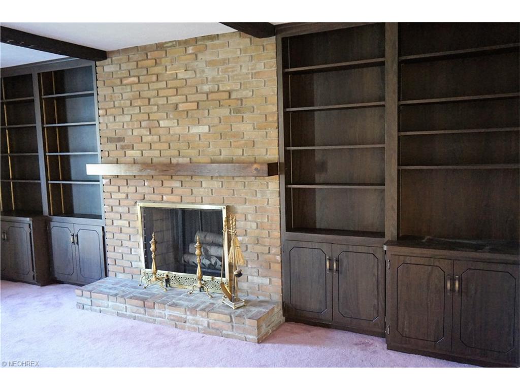 781 Lakeside Dr