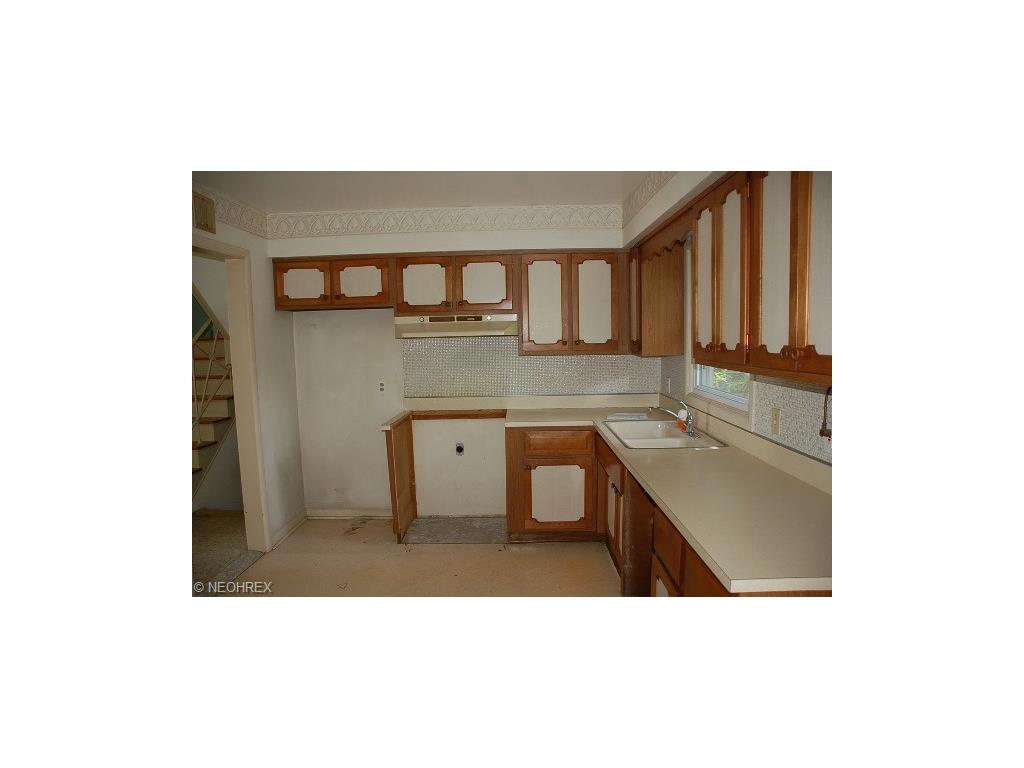 For Sale: 333 Royal Oak Cleveland, OH 44143