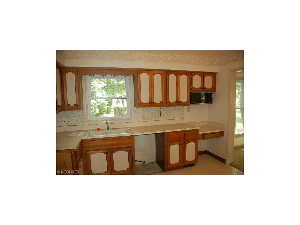 For Sale: 333 Royal Oak Cleveland, OH 44143