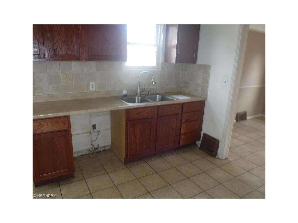 For Sale: 4098 W 57th St Cleveland, OH 44144