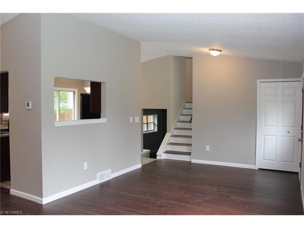 18046 Walnut Dr