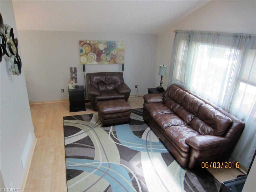 For Sale: 9977 Windjammer Trl Aurora, OH 44202
