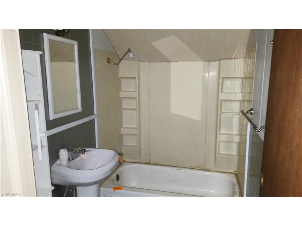 2972 Cleveland Massillon Rd, Barberton OH 44203