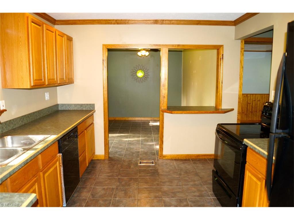 For Sale: 2100 Pinewood Dr Brunswick, OH 44212