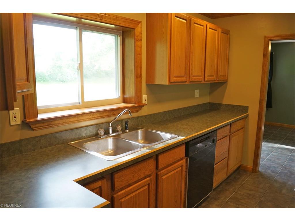 For Sale: 2100 Pinewood Dr Brunswick, OH 44212