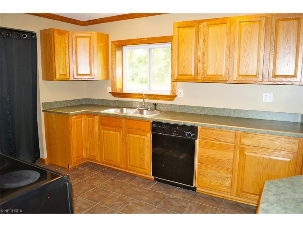 For Sale: 2100 Pinewood Dr Brunswick, OH 44212