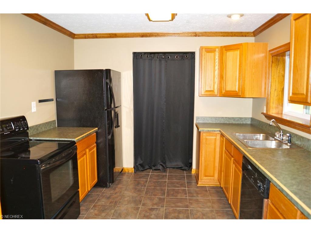 For Sale: 2100 Pinewood Dr Brunswick, OH 44212