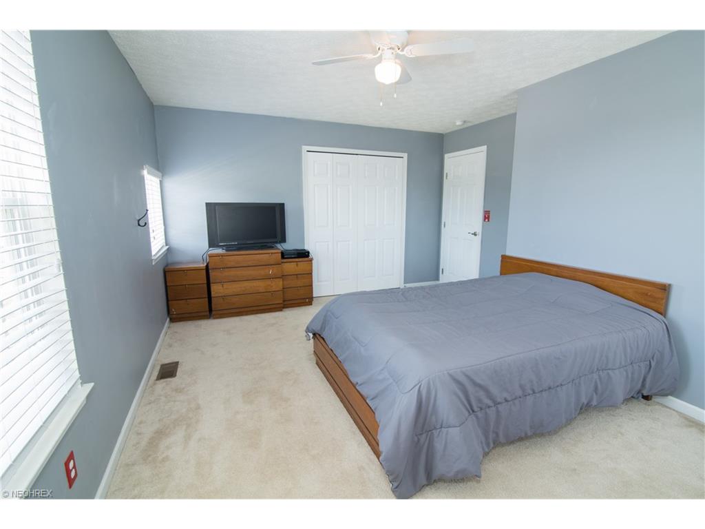 For Sale: 914 Slate Dr Brunswick, OH 44212